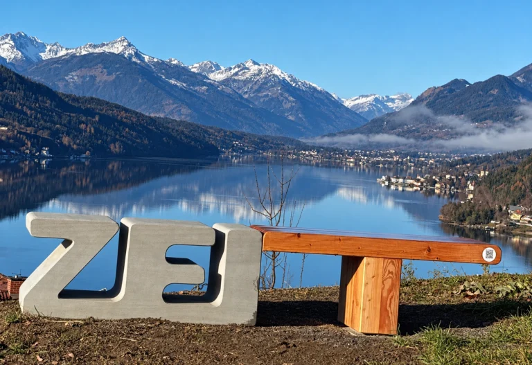 Blick auf den Thunersee und die Berge